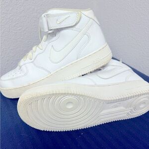Nike Mid Air Force One’s size 8.5